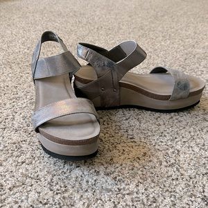 Crown Vintage wedge sandal